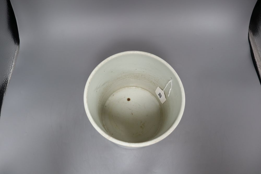 A Chinese blue and white brushpot, height 18cm